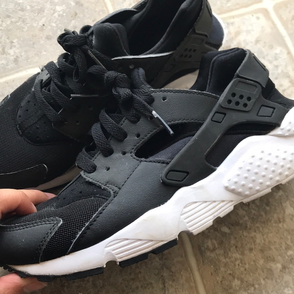 Nike black and white huaraches